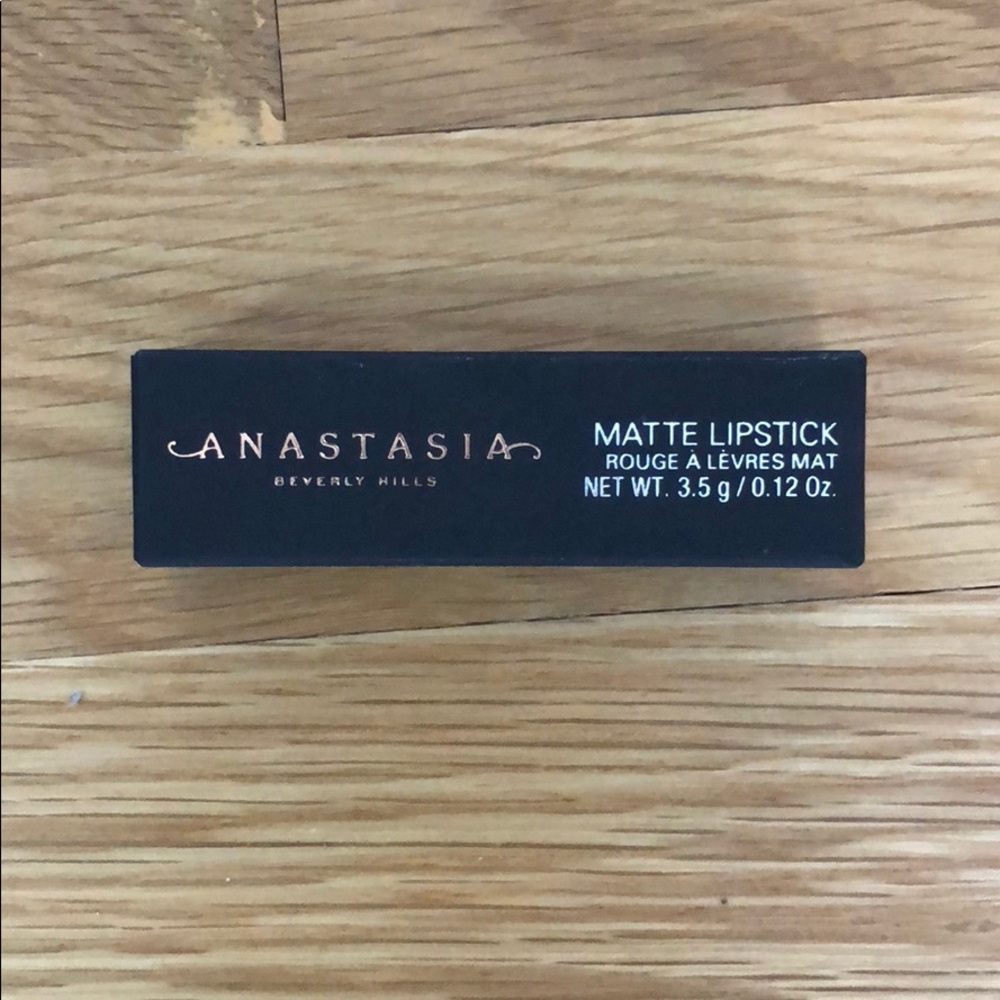 Anastasia Beverly Hills Matte Lipstick Soft Pink